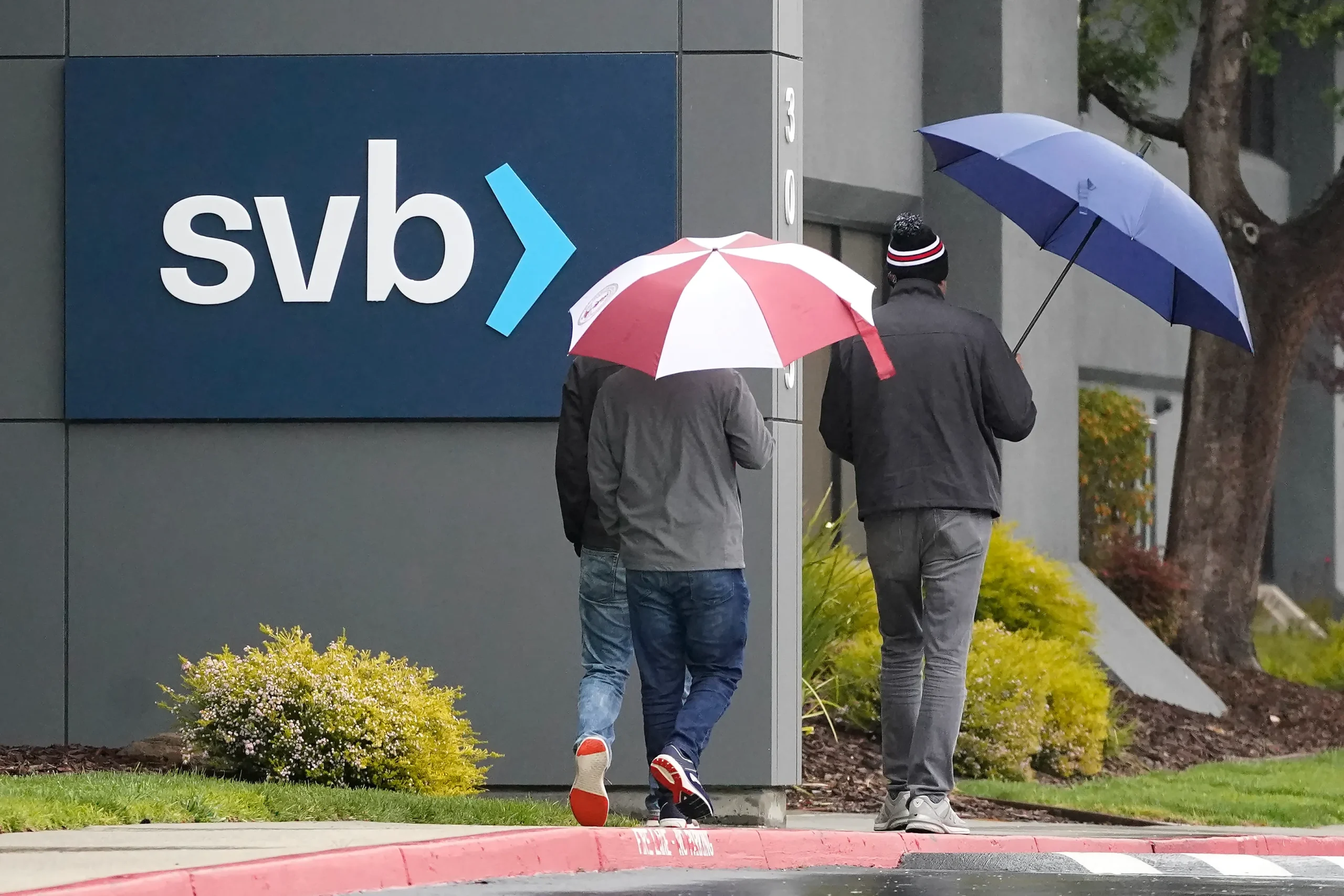 SV Bank Collapses After Tech Startups Flee.