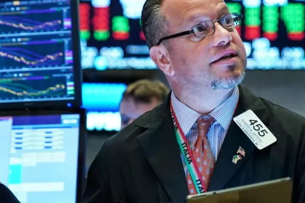 Treasury Yields Hold Steady Ahead of Fed Minutes