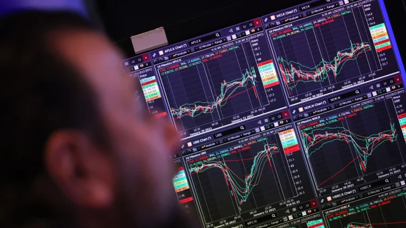 US Stocks Fall As Traders Weigh Feds Next Move